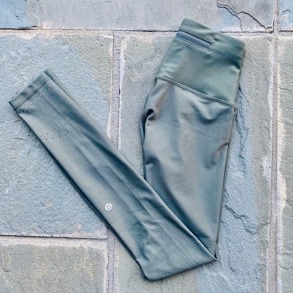 BRAND NEW LULULEMON WORKOUT LEGGINGS